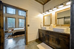 1 slaapkamer, een strijkplank/strijkijzer, gratis wifi, beddengoed