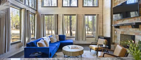 智能电视、壁炉、立体声音响