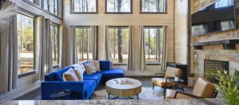 Luxury modern country couples retreat. Private back porch with hot tub!