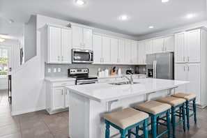 Fridge, microwave, oven, stovetop - Townhome with Screened Pool, Kids Bedrooms, Near Attractions (Kissimmee)