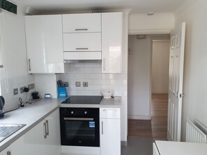 Private kitchen - Lovely 1 bedroom Maisonette near Canary Wharf (Tower Hamlets)