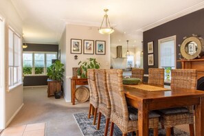 Dining - Secret Garden House Rotorua (Rotorua)