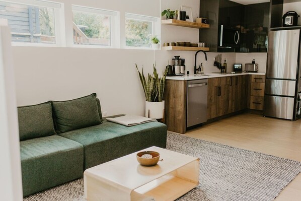 TV - Rose House (Seattle)