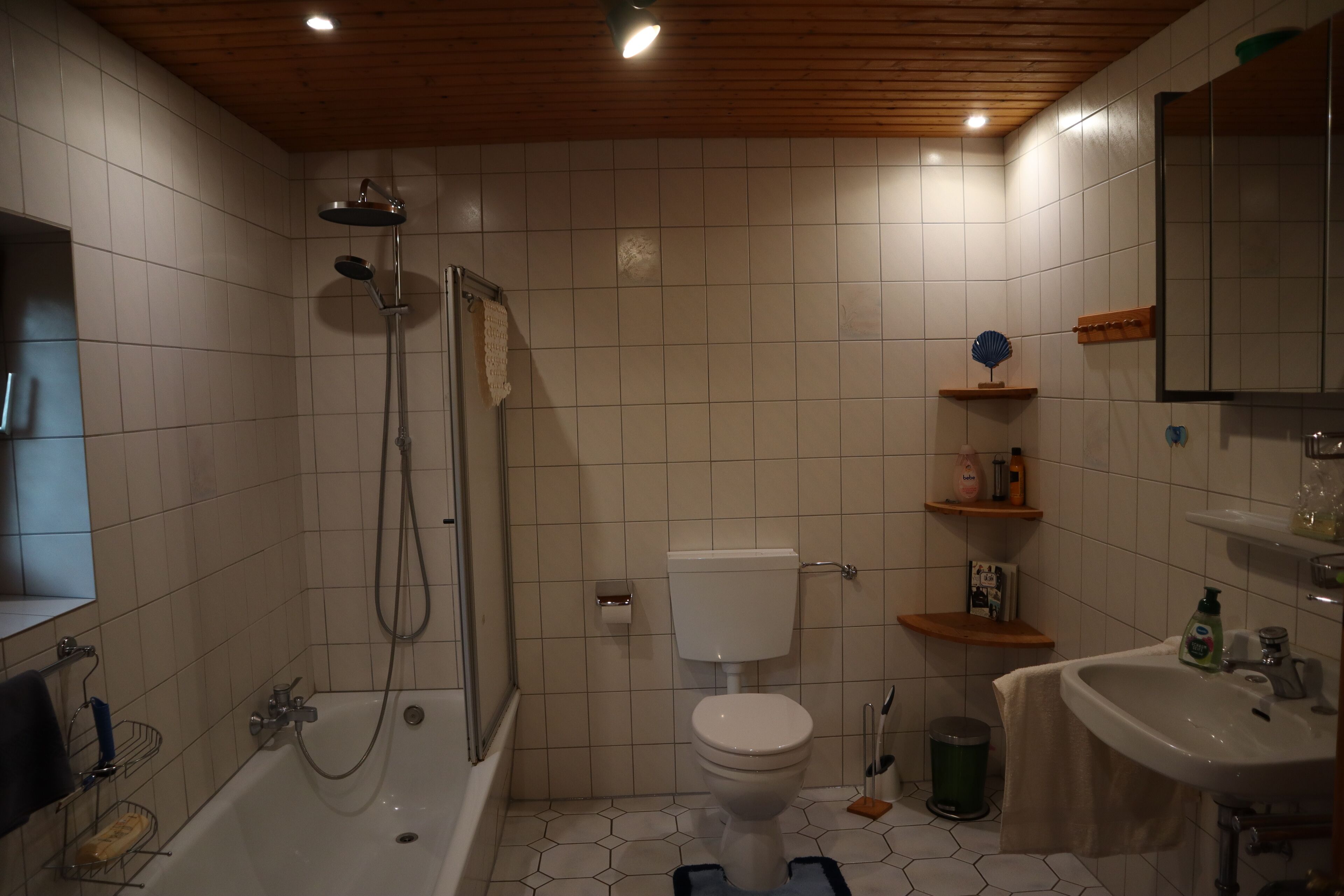 A bathroom with a bathtub, toilet, and sink.