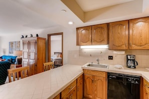 Condo, 1 cama King size y sofá cama (Westwind 206 2BD 2BA Gold Condo) | Cocina privada