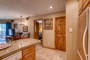 Condo, 1 King Bed (Westwind 202 2BD 2BA Platinum Condo i) | Private kitchen