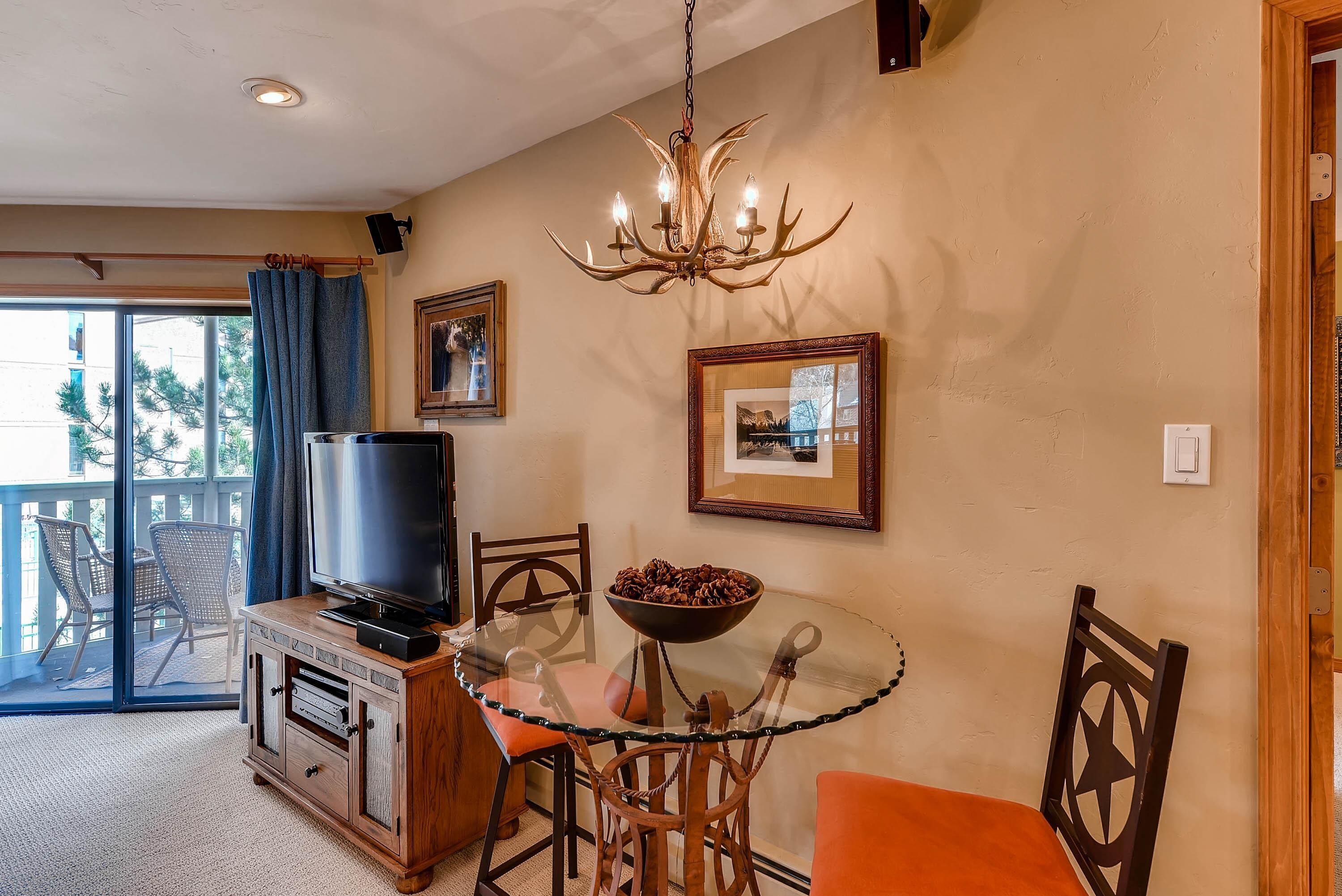 Leilighet, 1 kingsize-seng (Westwind 202 2BD 2BA Platinum Condo i) | Oppholdsrom | TV