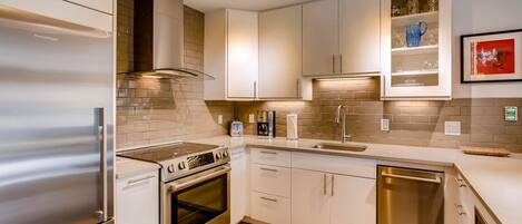 Condo, Multiple Beds (Westwind 302 2BD 2BA Plat. Condo) | Private kitchen