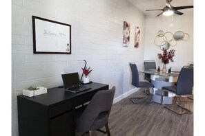 Business centre - Modern Midtown apt in quiet and vibrant community! (Phoenix)