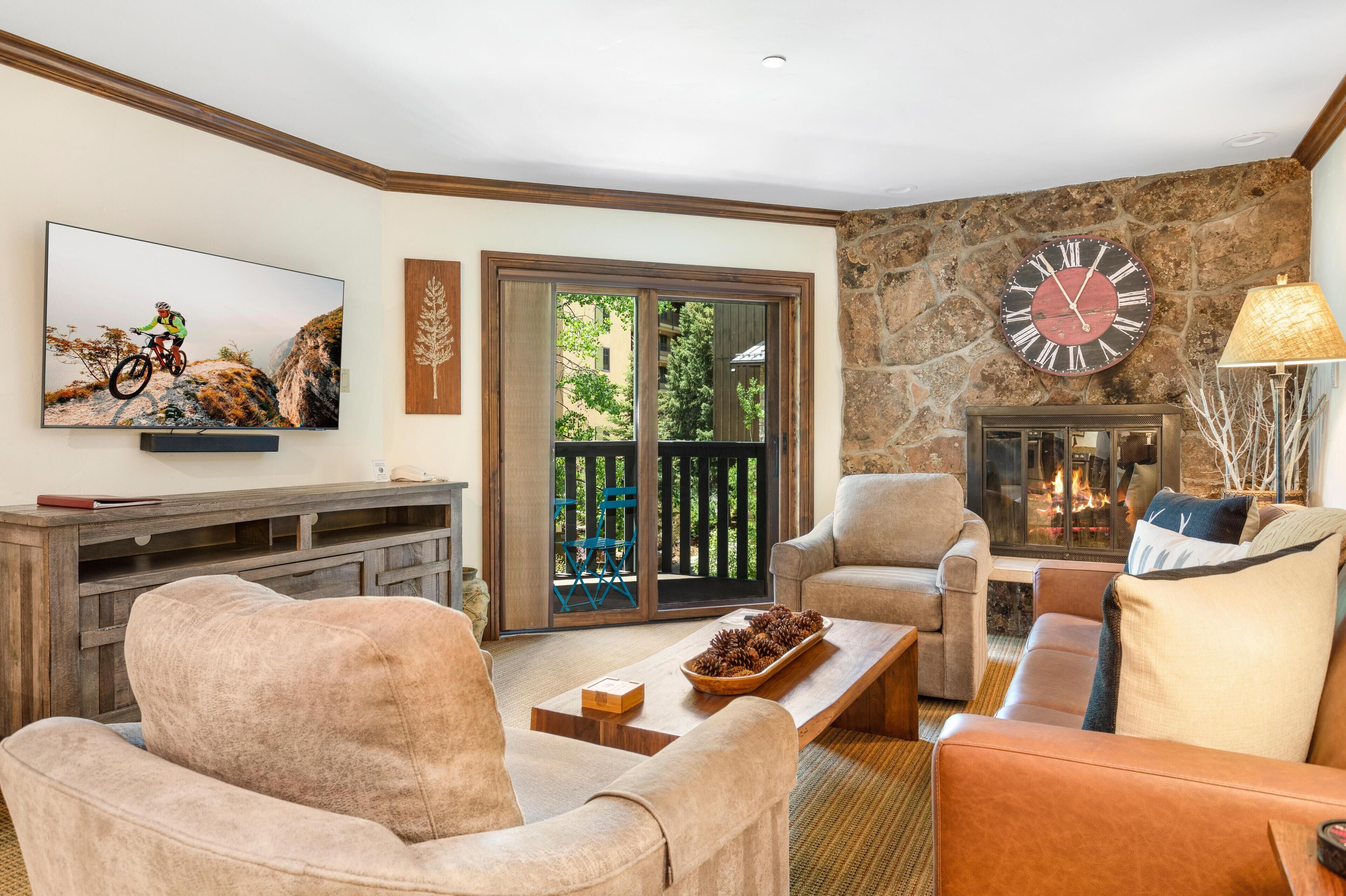 Condo, 1 King Bed with Sofa bed (Westwind 207 2BD 2BA Plat Condo) | Living room | TV