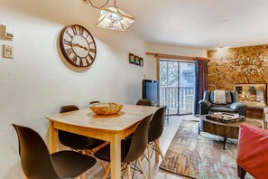 公寓客房, 1 張特大雙人床和 1 張沙發床 (Westwind 308 2BD  Gold Condo with A/C) | 私人廚房