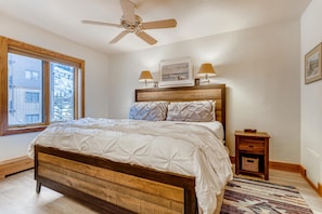 Condo, 1 trÚs grand lit et 1 canapé-lit (Westwind 308 2BD Gold Condo with A/C) | 2 chambres