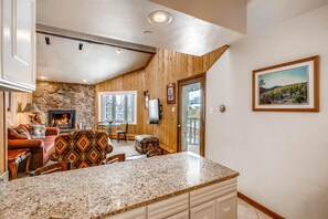 Apartment, 1 King-Bett (Westwind 403 1BD 2BA Gold Condo in Li) | Eigene Küche