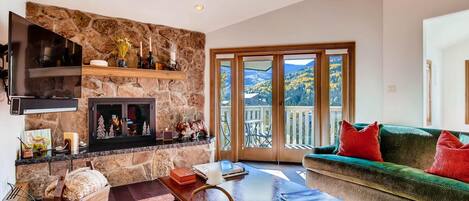 Condo, Multiple Beds (Westwind 404 3BD 3BA Plat. Condo) | Living room | TV