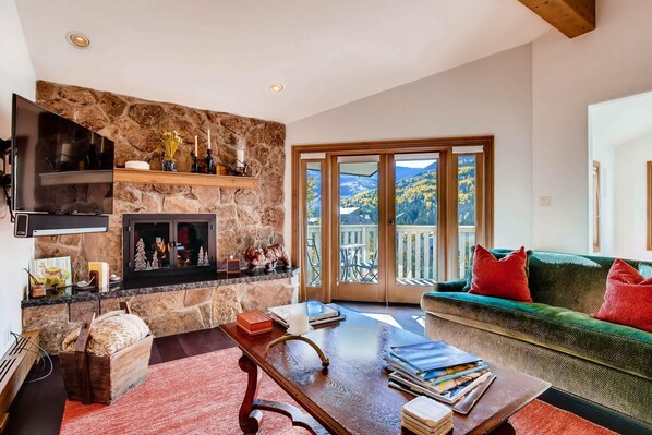 Condo, Multiple Beds (Westwind 404 3BD 3BA Plat. Condo) | Living room | TV