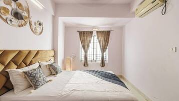 Premium bedding, individually decorated, individually furnished, desk