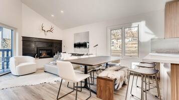 Condo, Multiple Beds (Westwind 408, 2BD, 2BA Diamond Condo) | Living room | TV