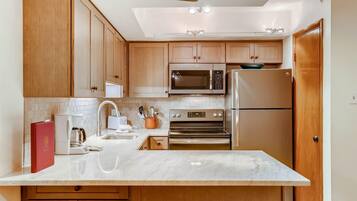 Condo, 1 King Bed with Sofa bed (Westwind 109 1BD 1.5BA Gold Condo in ) | Private kitchen