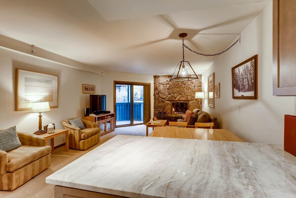 콘도, 킹사이즈침대 1개 및 소파베드 (Westwind 109 1BD 1.5BA Gold Condo) | 1 개의 침실