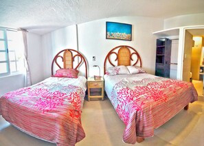4 bedrooms, bed sheets, wheelchair access - Cozy house neart to the swimming pool with 4 bedrooms and 5 bathroom pet fiendly (Acapulco de Juárez)