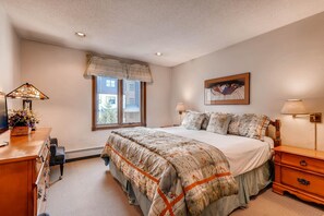 คอนโด, เตียงคิงไซส์ 1 เตียง และโซฟาเบด (Westwind 406 2BD 2BA Diamond Condo in) | 2 ห้องนอน, ผ้าปูที่นอน