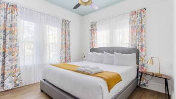3 camere, materassi in memory foam, una scrivania, ferro/asse da stiro