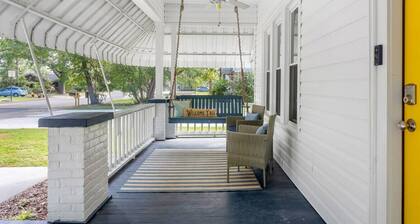 Urban Farmhouse: Sleeps 8, walk to Dining & Drinks