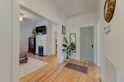 Heidt of Cola | 3BR located behind 5 Points!