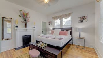 3 bedrooms, desk, iron/ironing board, travel crib