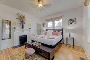 3 bedrooms, desk, iron/ironing board, travel crib