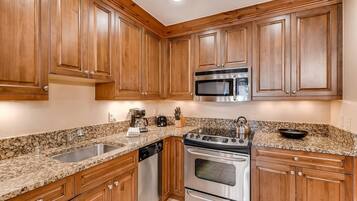 Condo, 1 King Bed with Sofa bed (Westwind 201 2BD 2BA Plat. Condo) | Private kitchen