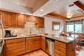 Condo, Multiple Beds (Westwind 205 3BD 3BA  Diamond Condo i) | Private kitchen - Westwind 205 3BD 3BA Diamond Condo in Lionshead Village (Vail)