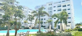 102a First Floor 2br With Pool Close to the Beach