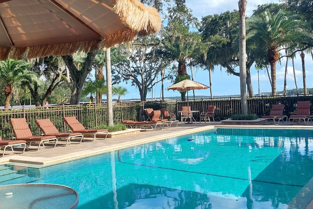 Tropical Resort & Marina on Lake Beresford