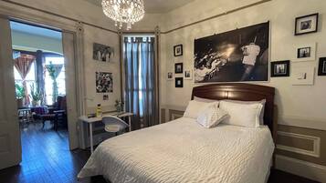 Gallery Room - Private Bathroom | Desk, laptop workspace, free WiFi