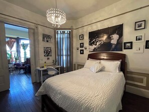 Gallery Room - Private Bathroom | 办公桌、笔记本电脑工作区、免费 WiFi