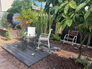 Exterior - B-Love's Guest House (Oakland)