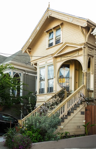 B-Love's Guest House