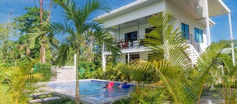 Oso Perezoso Pool Villa