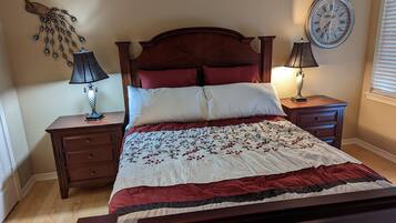 3 bedrooms, desk, iron/ironing board, free WiFi