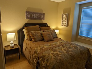 3 bedrooms, desk, iron/ironing board, free WiFi