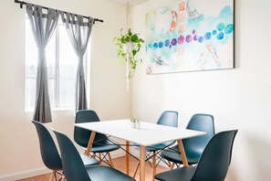 Dining - Hip & fun, cozy 2x1 mini-compound. Close 2 all! (San Diego)