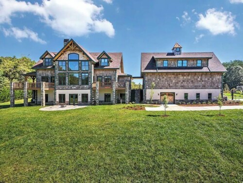 Incredible luxury apartment 15 min to Asheville!