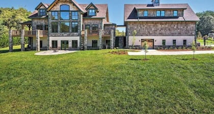 Incredible luxury apartment 15 min to Asheville!