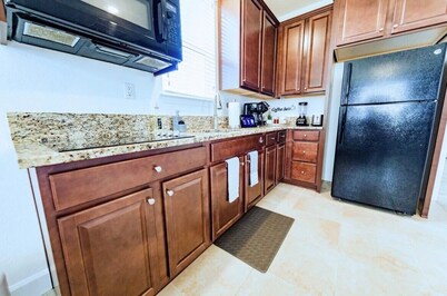 Cozy Private Stylish Modern Guest Suite