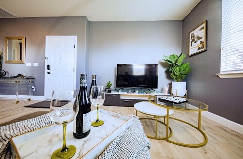 Cozy Private Stylish Modern Guest Suite