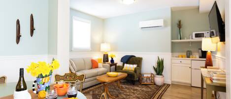 Smart TV, livros, aparelho de som