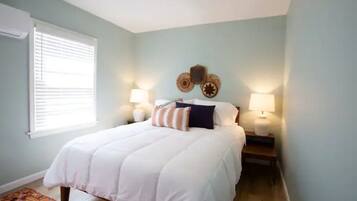 1 habitación, tabla de planchar con plancha, wifi gratis y ropa de cama