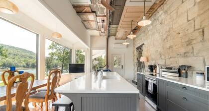 Lakefront Historical Luxury - All new 2023 design