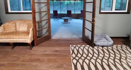 Cozy One-Bedroom Cabin on Peaceful 38 Acres